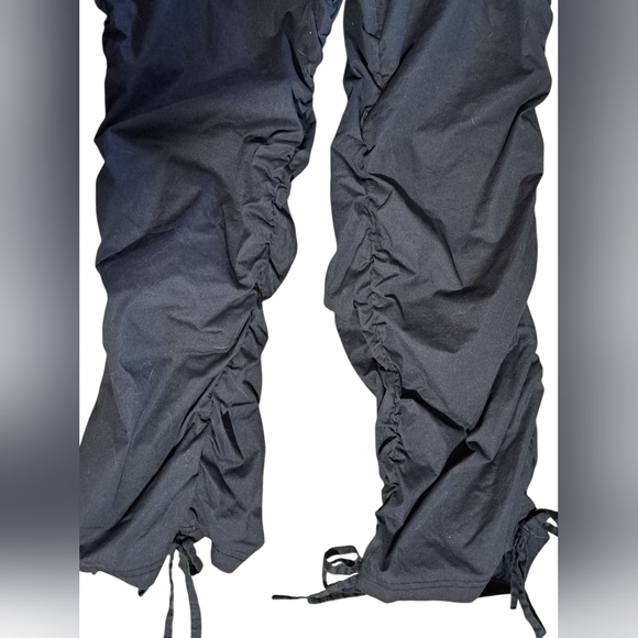 Offers✅️EUC VENUS SZ 4 Black Cargo Pants with Drawstring Hem - Picture 1 of 9